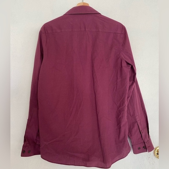 CALVIN KLEIN NON IRON MAROON COLLARED BUTTON DOWN SIZE MEDIUM - Picture 3 of 3